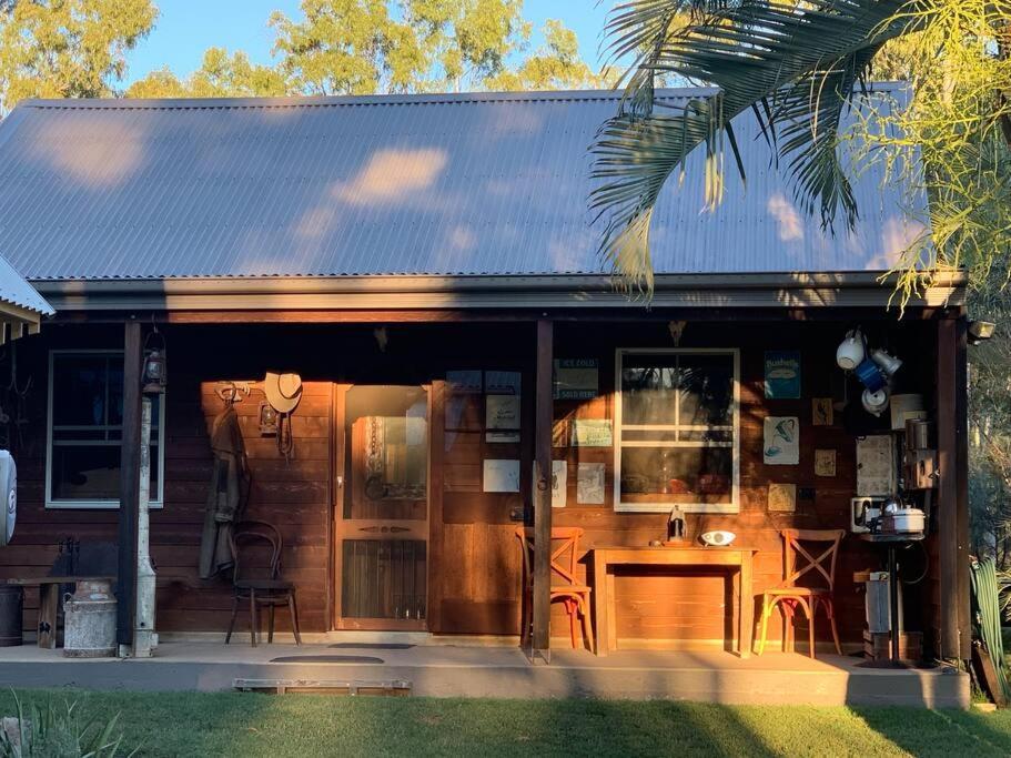 Villa Saddleback Country Cabins Near Gin Gin Moolboolaman Exterior foto