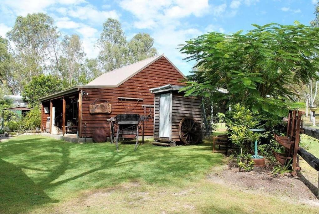 Villa Saddleback Country Cabins Near Gin Gin Moolboolaman Exterior foto