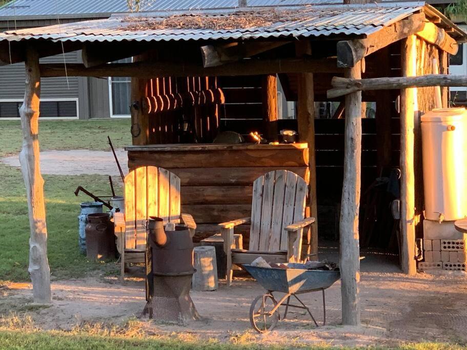 Villa Saddleback Country Cabins Near Gin Gin Moolboolaman Exterior foto